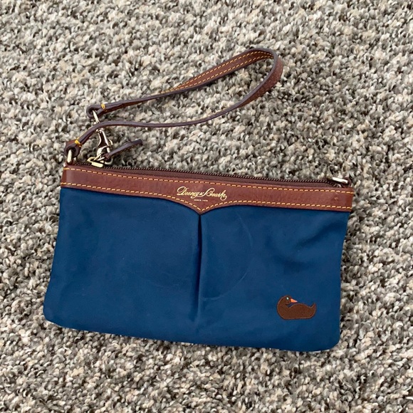 Dooney & Bourke Handbags - Dooney & Bourke clutch